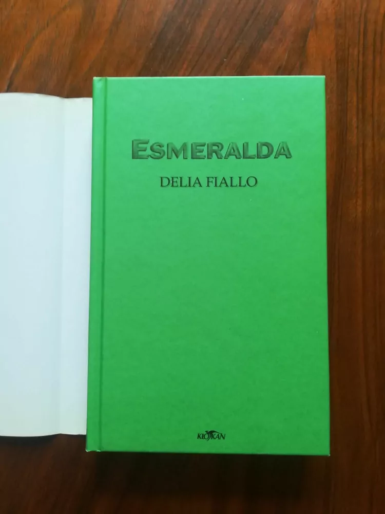 DELIA FIALLO - Esmeralda