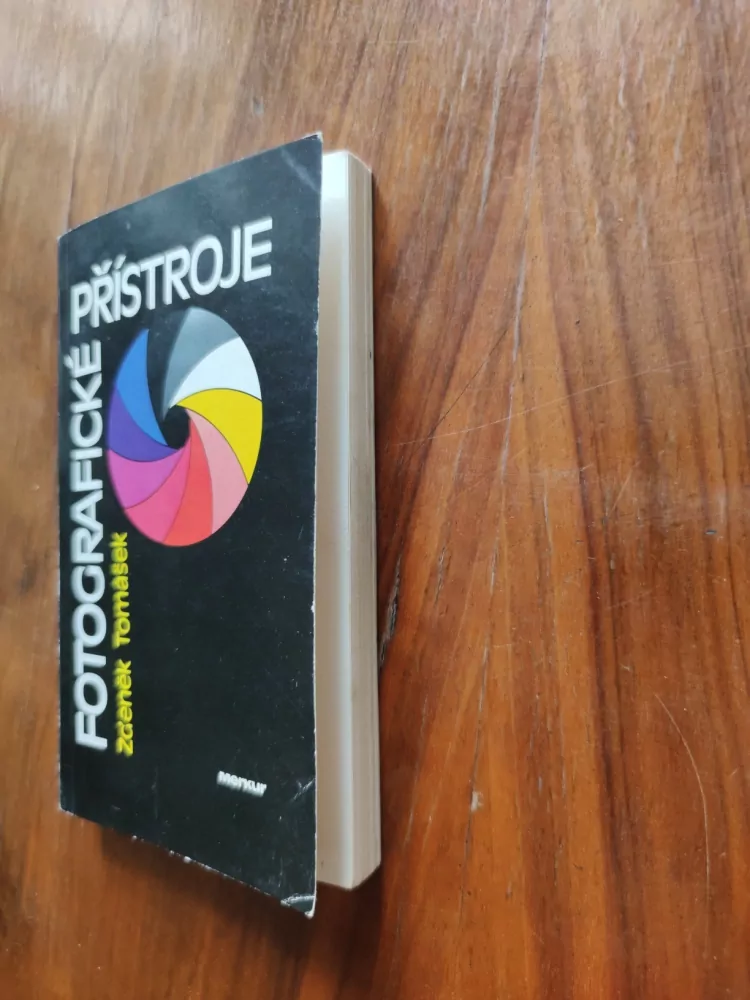 ZDENĚK TOMÁŠEK - Fotografické přístroje