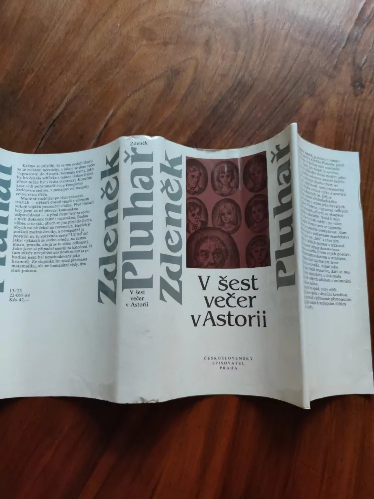 ZDENĚK PLUHAŘ - V šest večer v Astorii