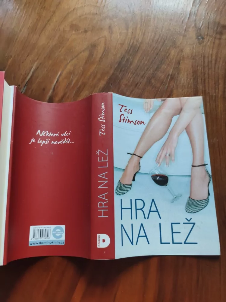 TESS STIMSON - Hra na lež