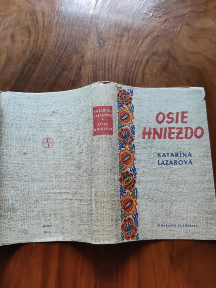 KATARÍNA LAZAROVÁ - Osie hniezdo