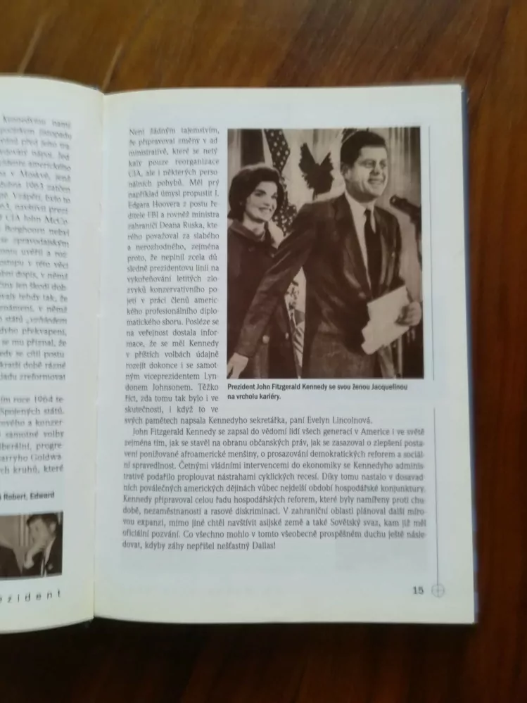 IAN R. BROOCH - Na mušce prezident