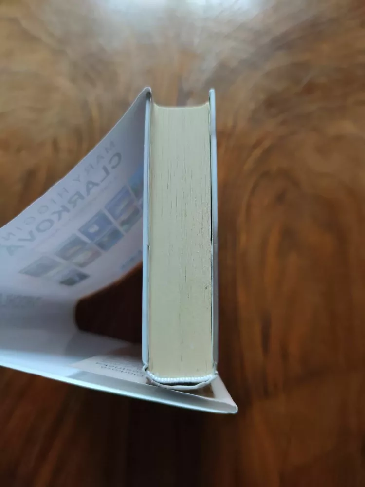 MARY HIGGINS CLARK - Tvrdohlavá sestřička