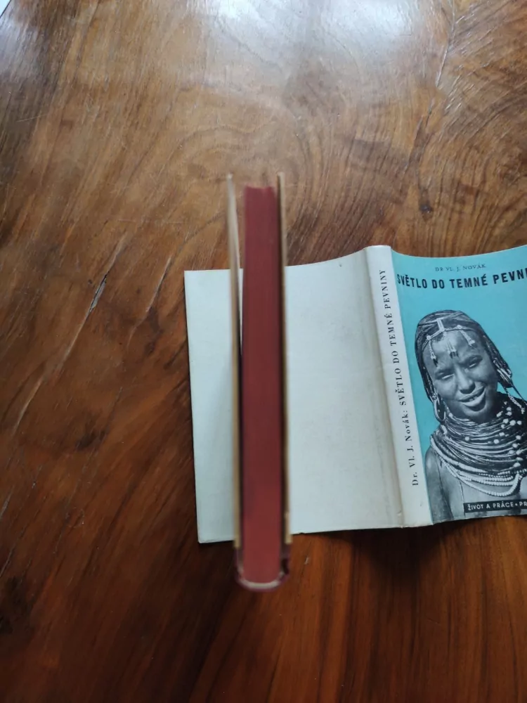 VLADIMÍR JOSEF NOVÁK - Světlo do temné pevniny