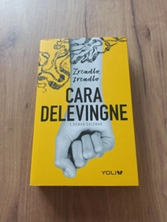CARA DELEVINGNE, ROWAN COLEMAN - Zrcadlo, zrcadlo