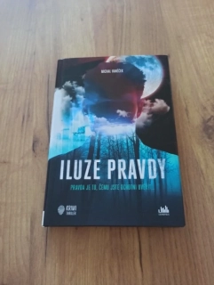 MICHAL VANĚČEK - Iluze pravdy