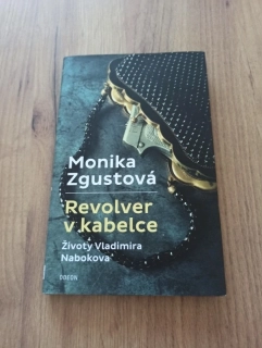 MONIKA ZGUSTOVÁ - Revolver v kabelce – Životy Vladimira Nabokova