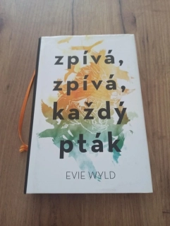 EVIE WYLD - Zpívá, zpívá, každý pták