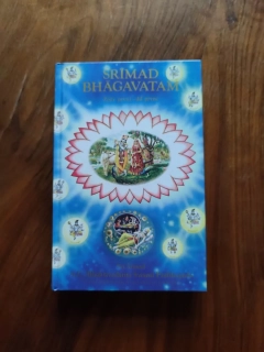 Šrí Šrímad A. Č. Bhaktivédánta Svámí Prabhupáda - Śrīmad Bhāgavatam. Zpěv první - díl první