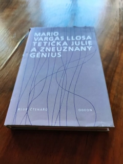 MARIO VARGAS LLOSA - Tetička Julie a zneuznaný génius
