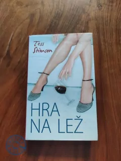 TESS STIMSON - Hra na lež